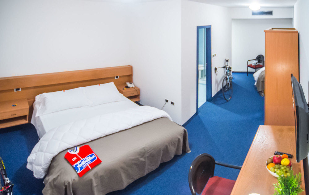 Fly Bike Hotel Trento Exterior photo