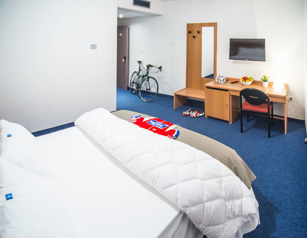 Fly Bike Hotel Trento Exterior photo
