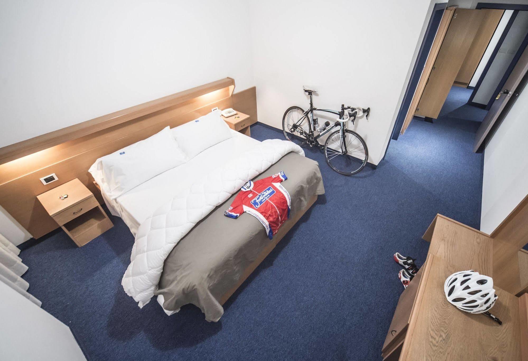 Fly Bike Hotel Trento Exterior photo