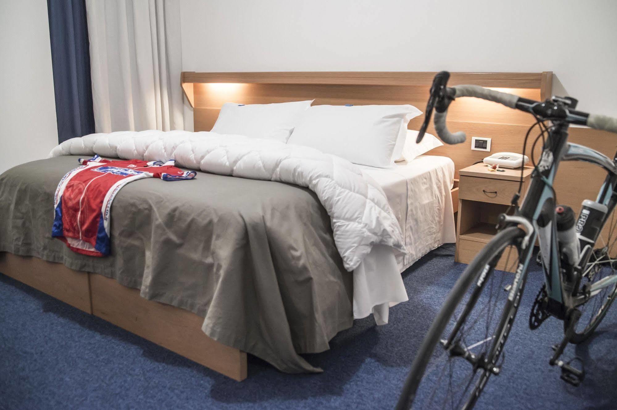 Fly Bike Hotel Trento Exterior photo