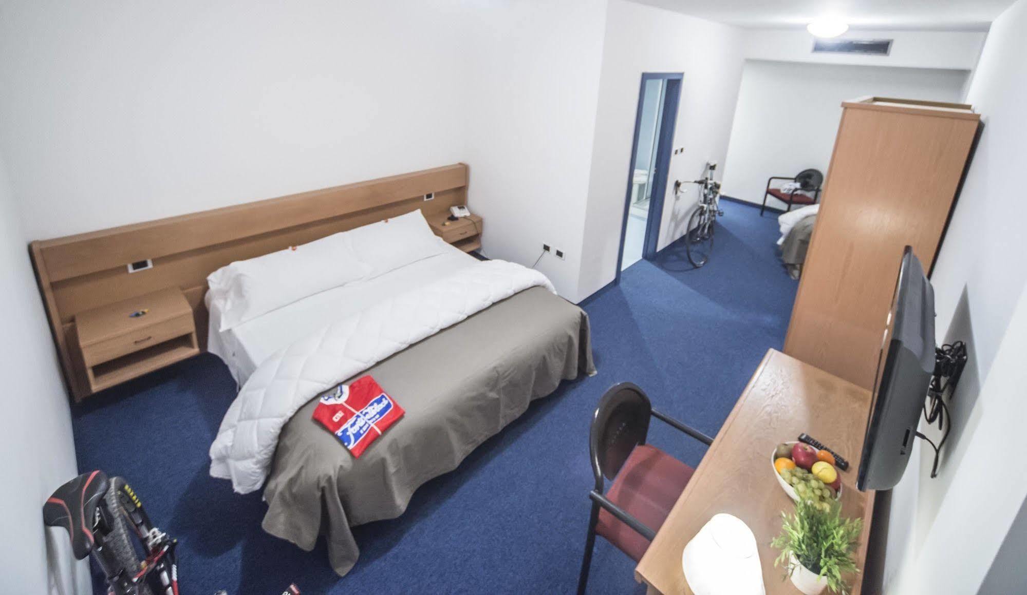 Fly Bike Hotel Trento Exterior photo