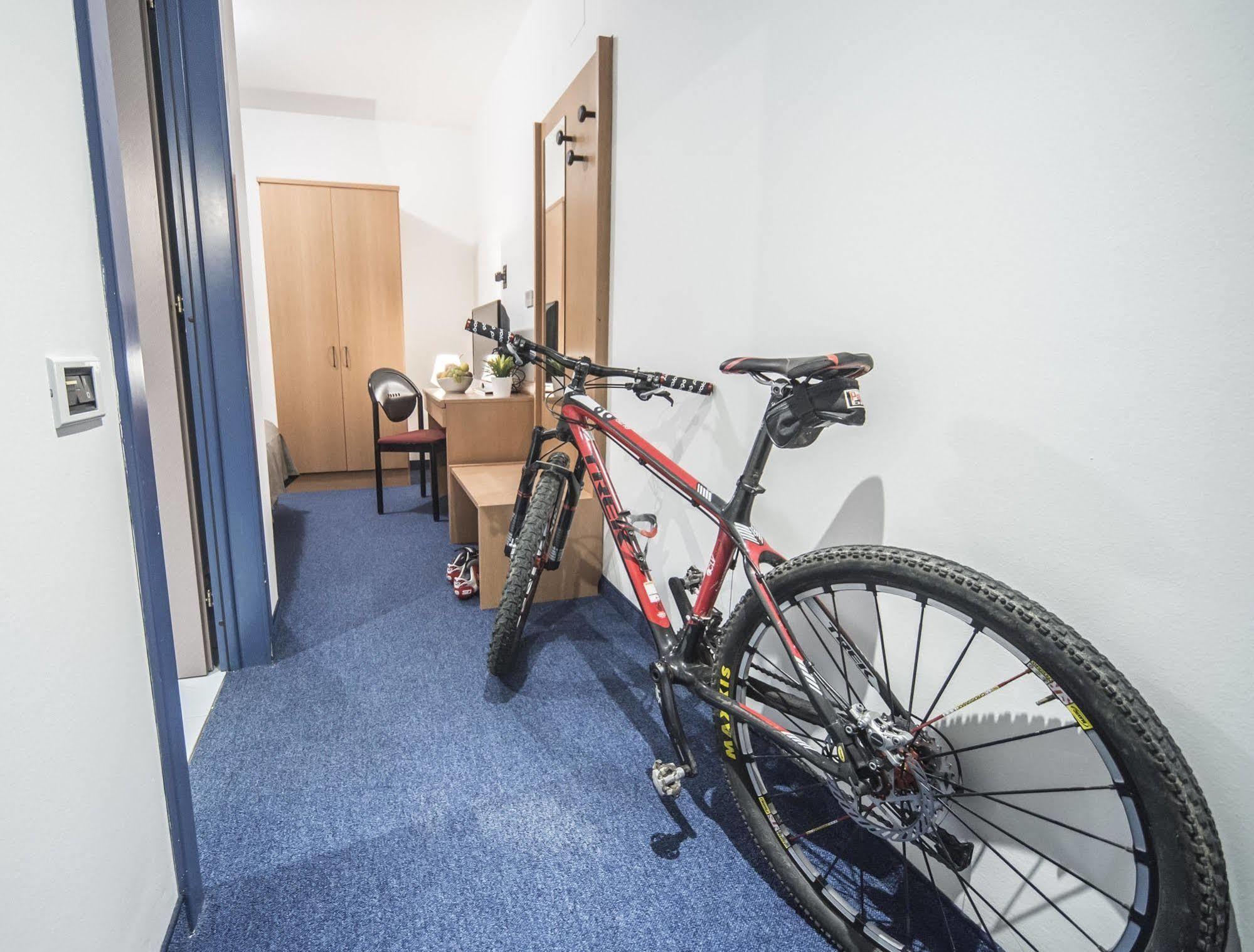 Fly Bike Hotel Trento Exterior photo