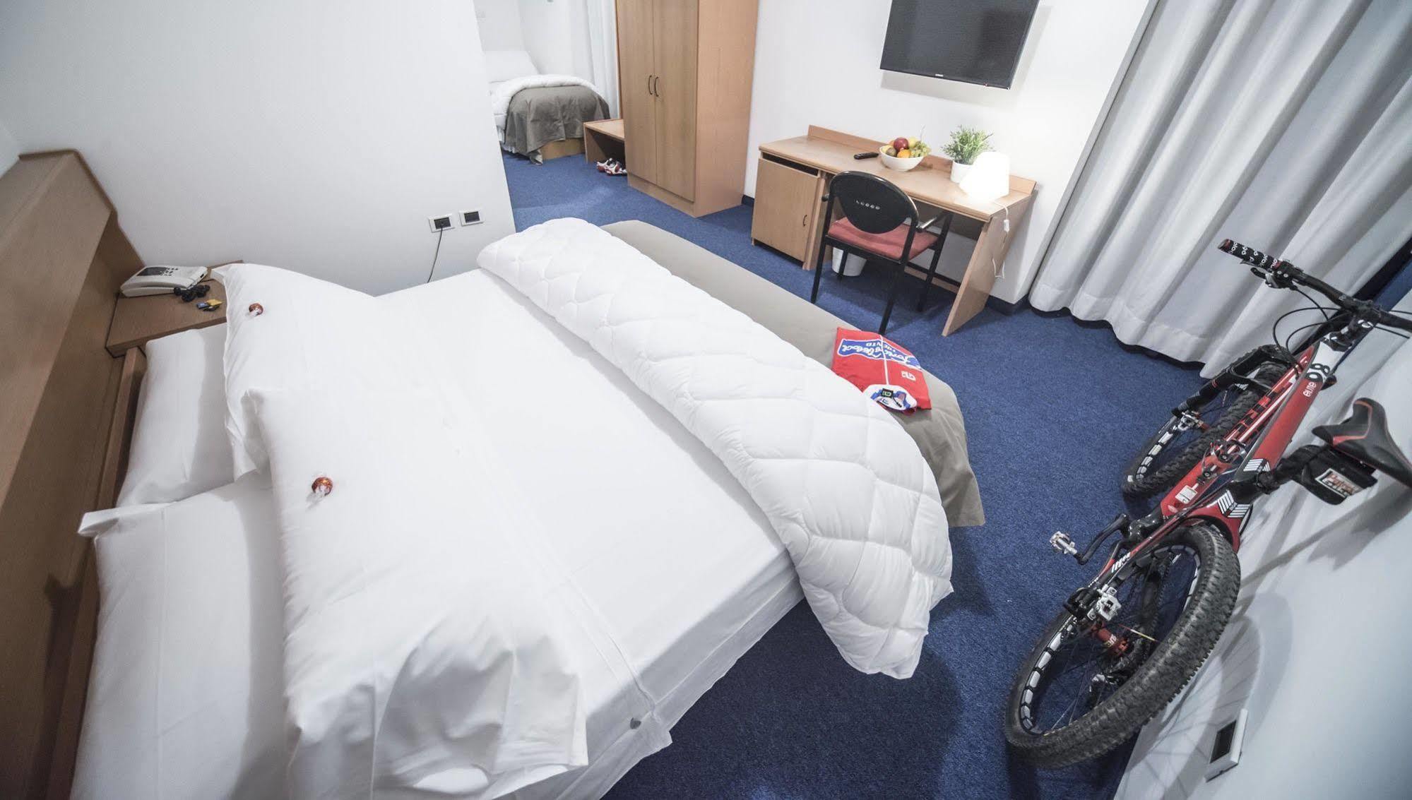Fly Bike Hotel Trento Exterior photo